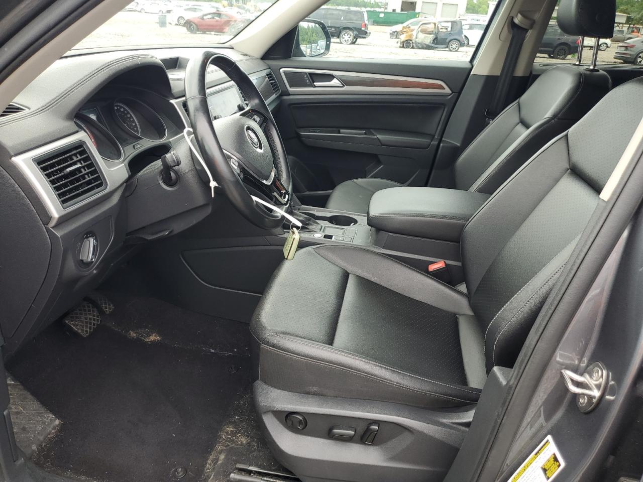 1V2WR2CAXKC536745 2019 Volkswagen Atlas Se