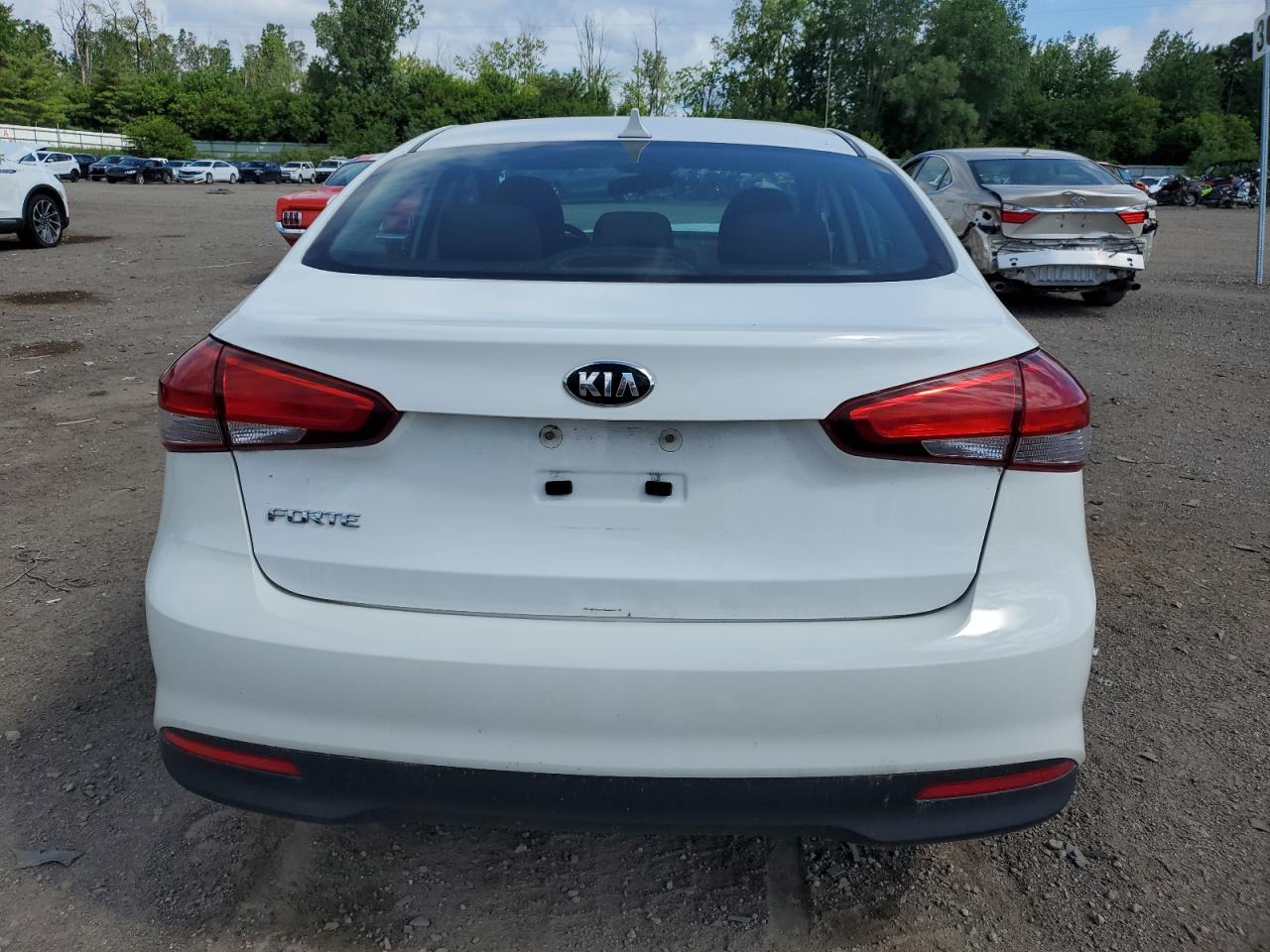 3KPFK4A70HE055008 2017 Kia Forte Lx