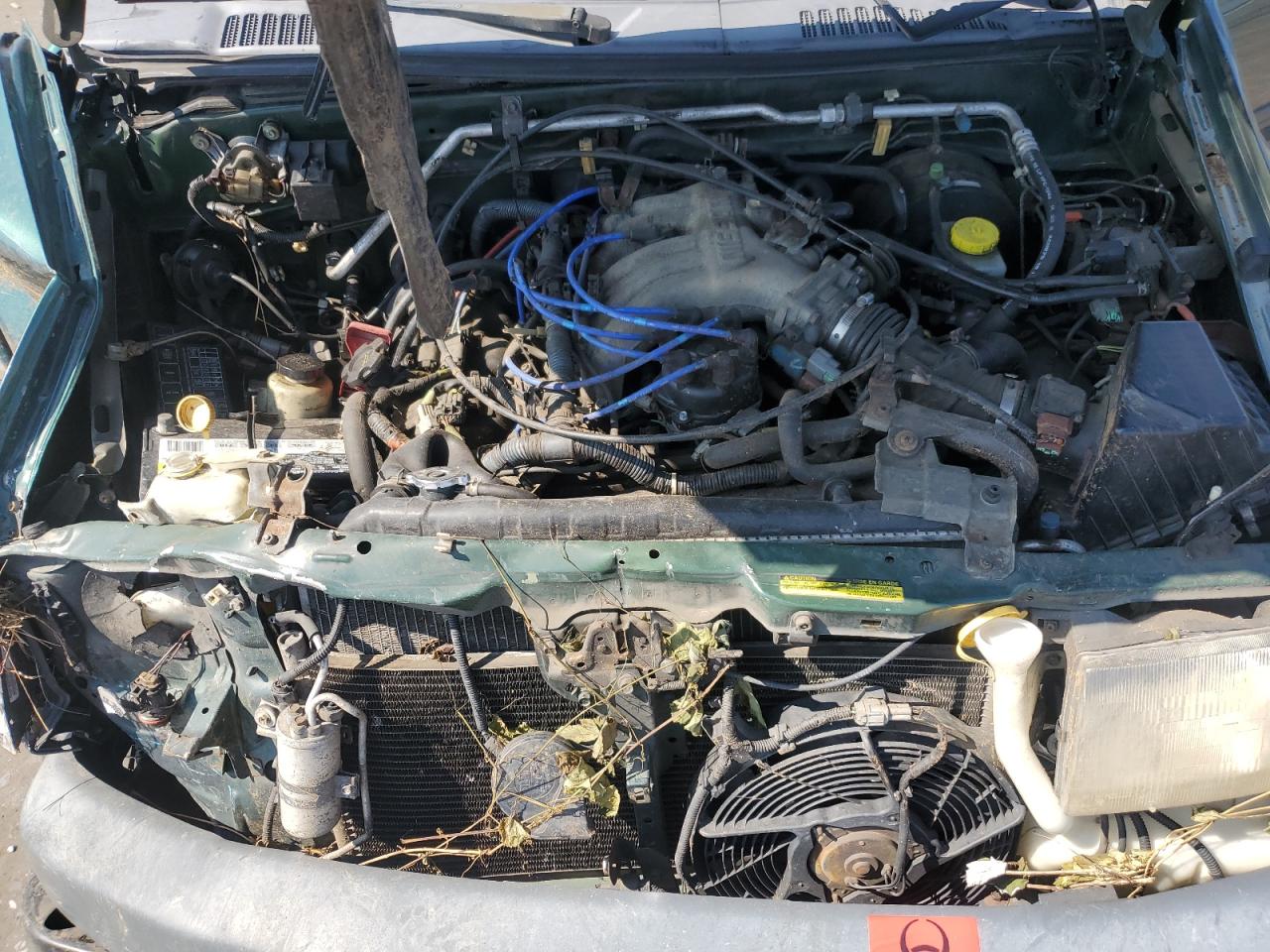 5N1ED28Y9YC569175 2000 Nissan Xterra Xe