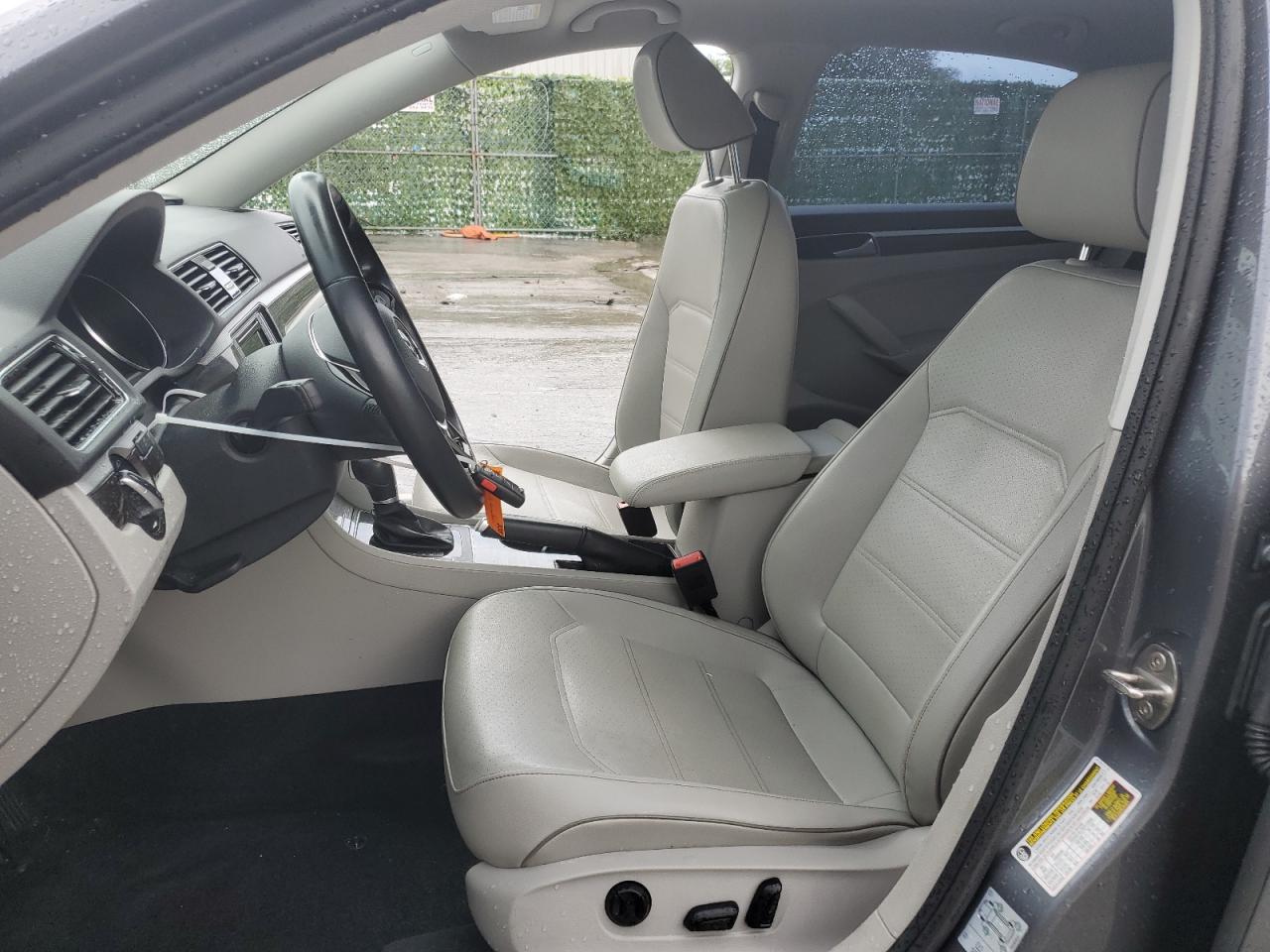 1VWBA7A31JC023629 2018 Volkswagen Passat Se