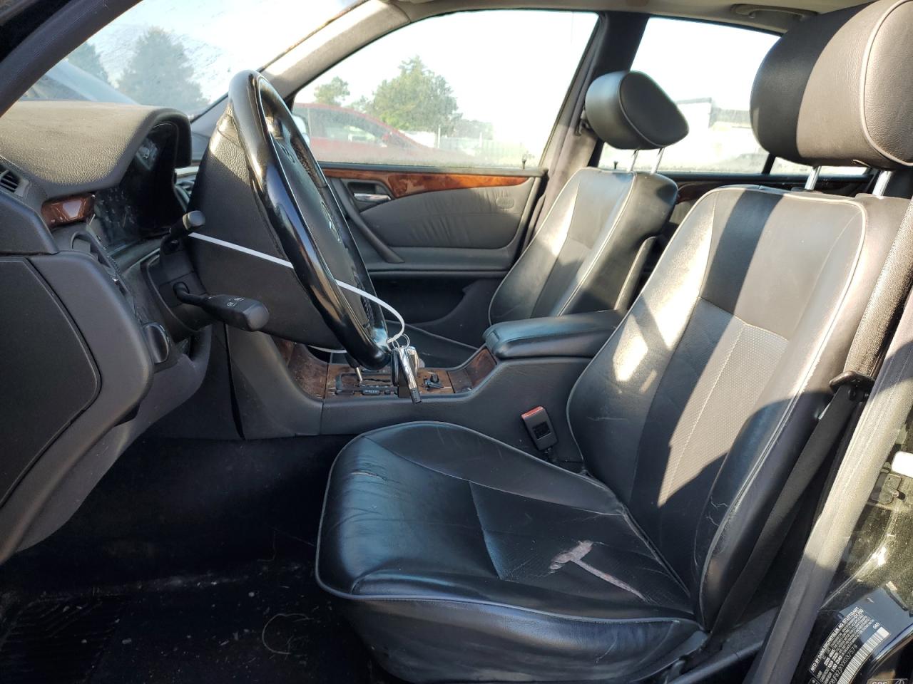 WDBJF82JXYX037579 2000 Mercedes-Benz E 320 4Matic