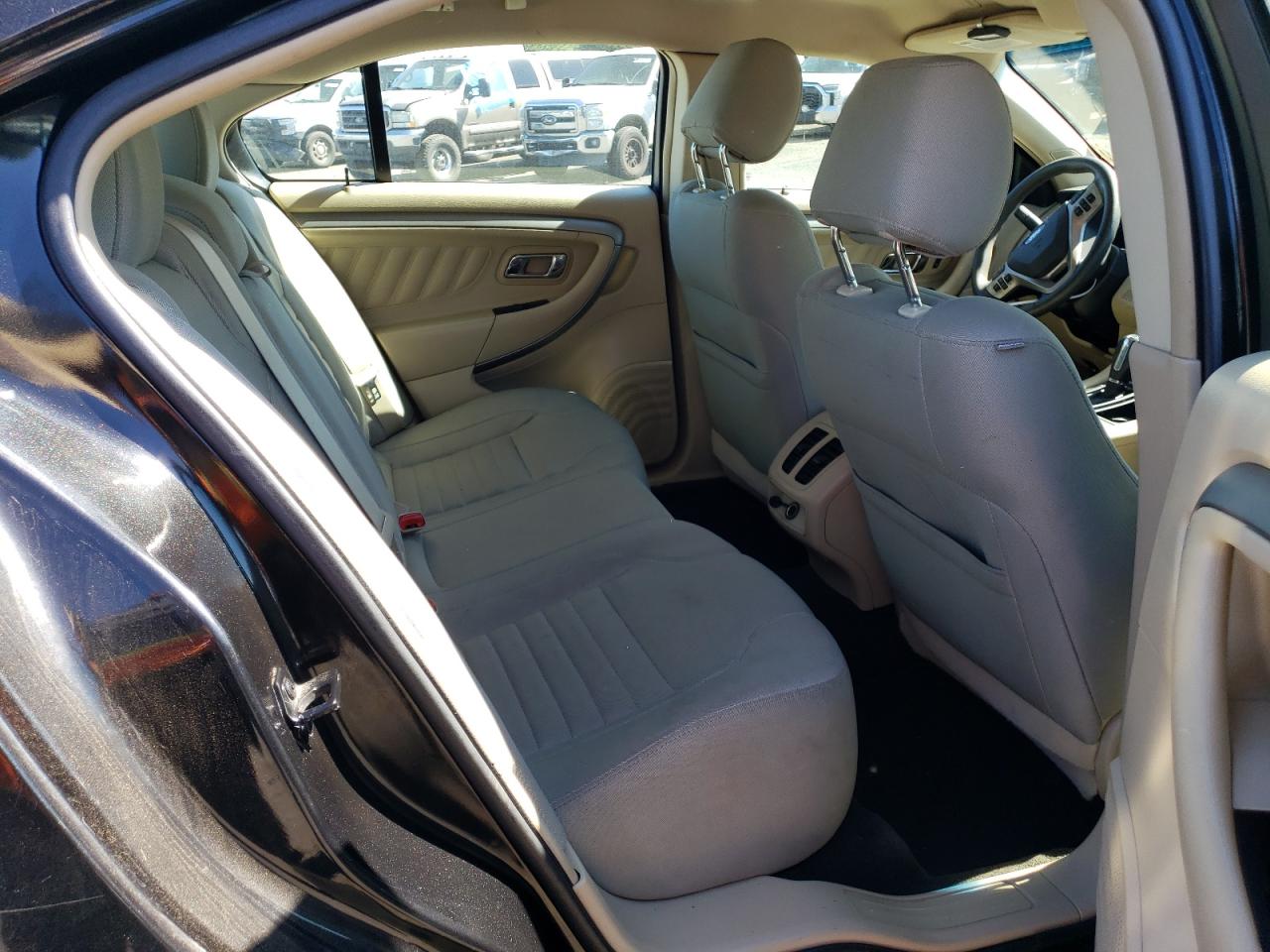 1FAHP2D82EG118128 2014 Ford Taurus Se