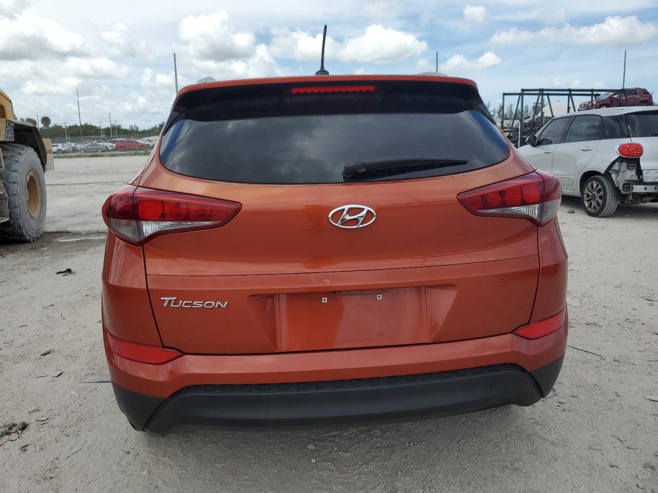 KM8J33A4XGU125701 2016 Hyundai Tucson Limited