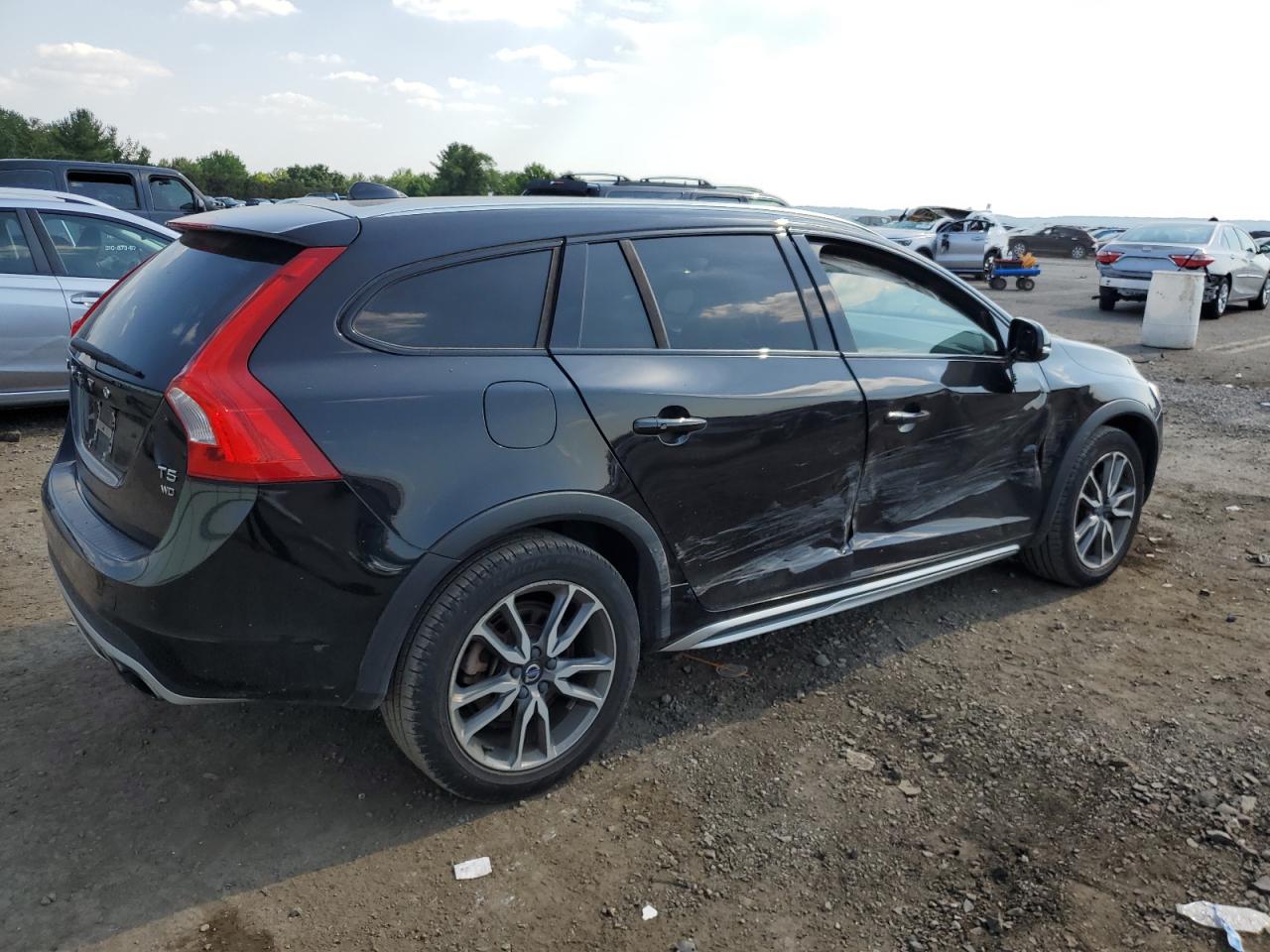 2017 Volvo V60 Cross Country Premier vin: YV440MWK0H1040387