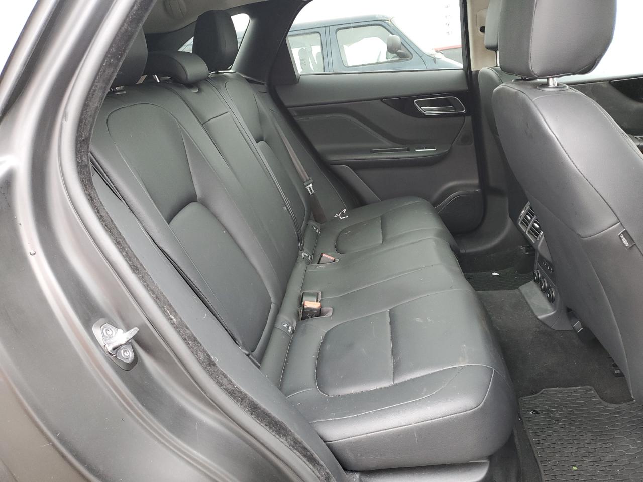 SADCJ2FX0KA396264 2019 Jaguar F-Pace Premium