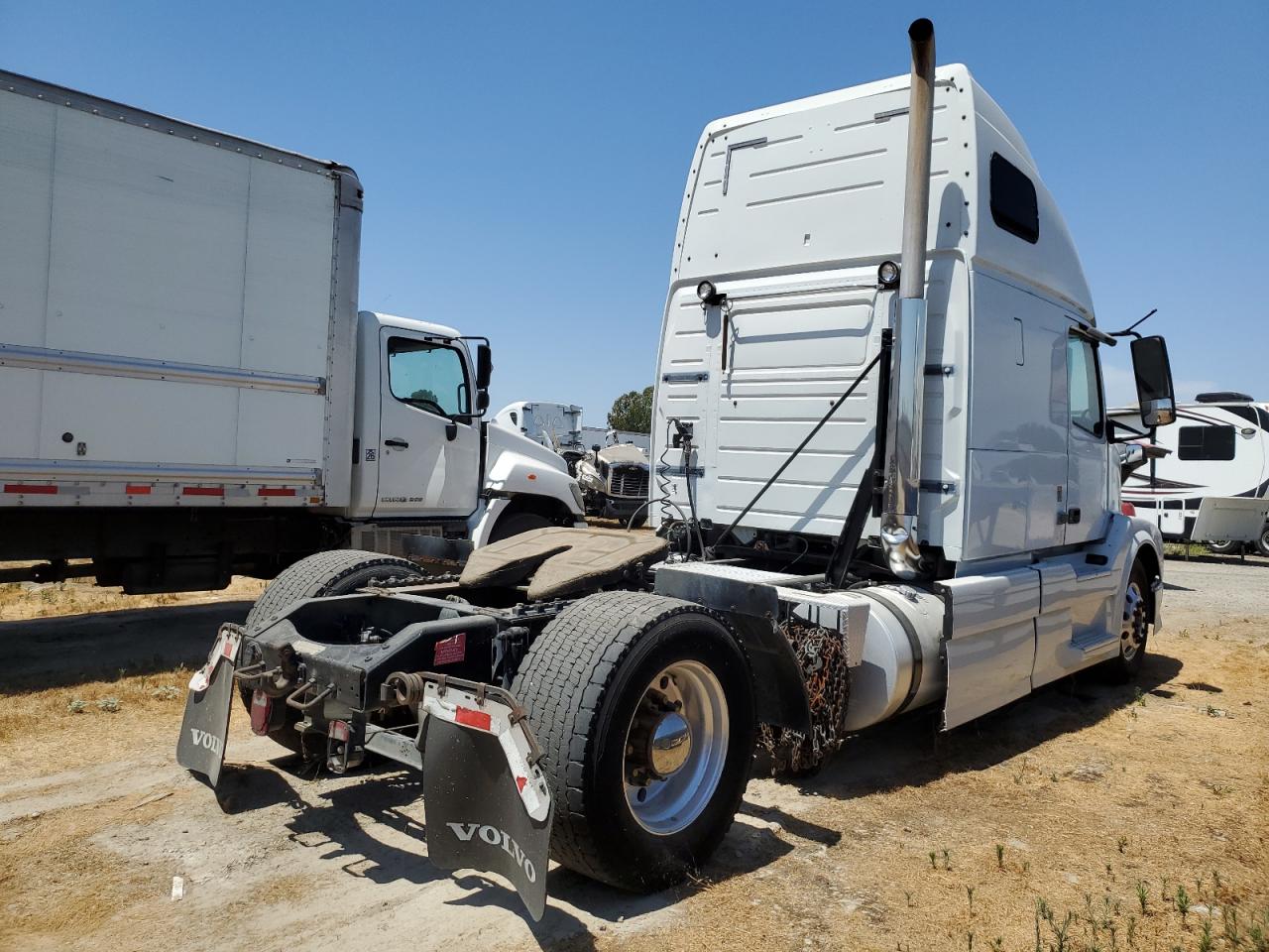 Lot #2960056068 2013 VOLVO VN VNL