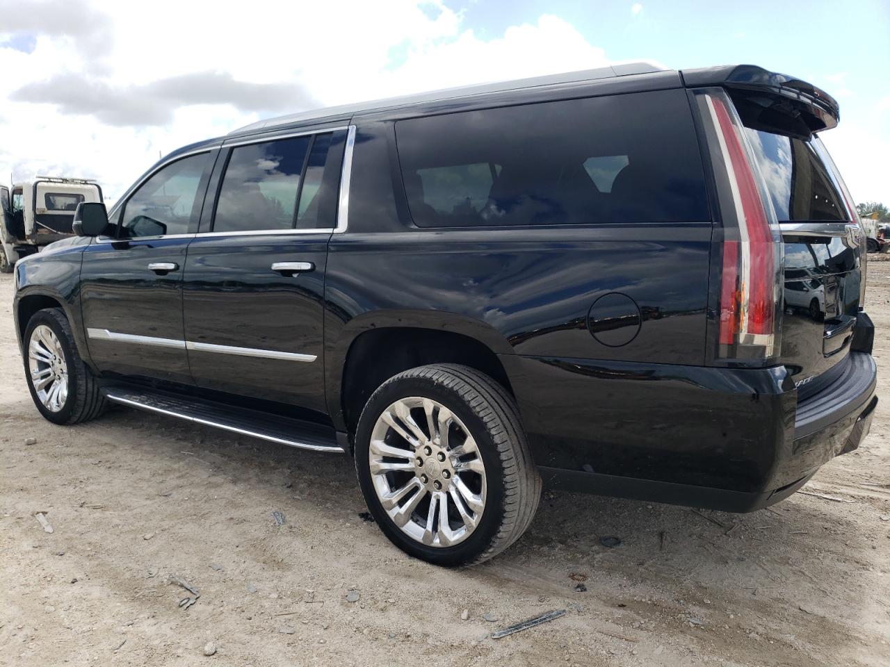 2018 Cadillac Escalade Esv Luxury vin: 1GYS3HKJ5JR332379