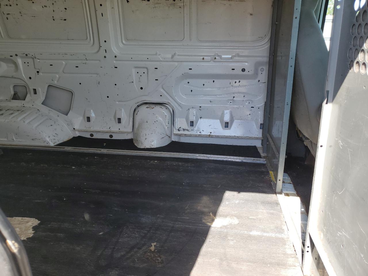 1FTNE24W09DA28601 2009 Ford Econoline E250 Van