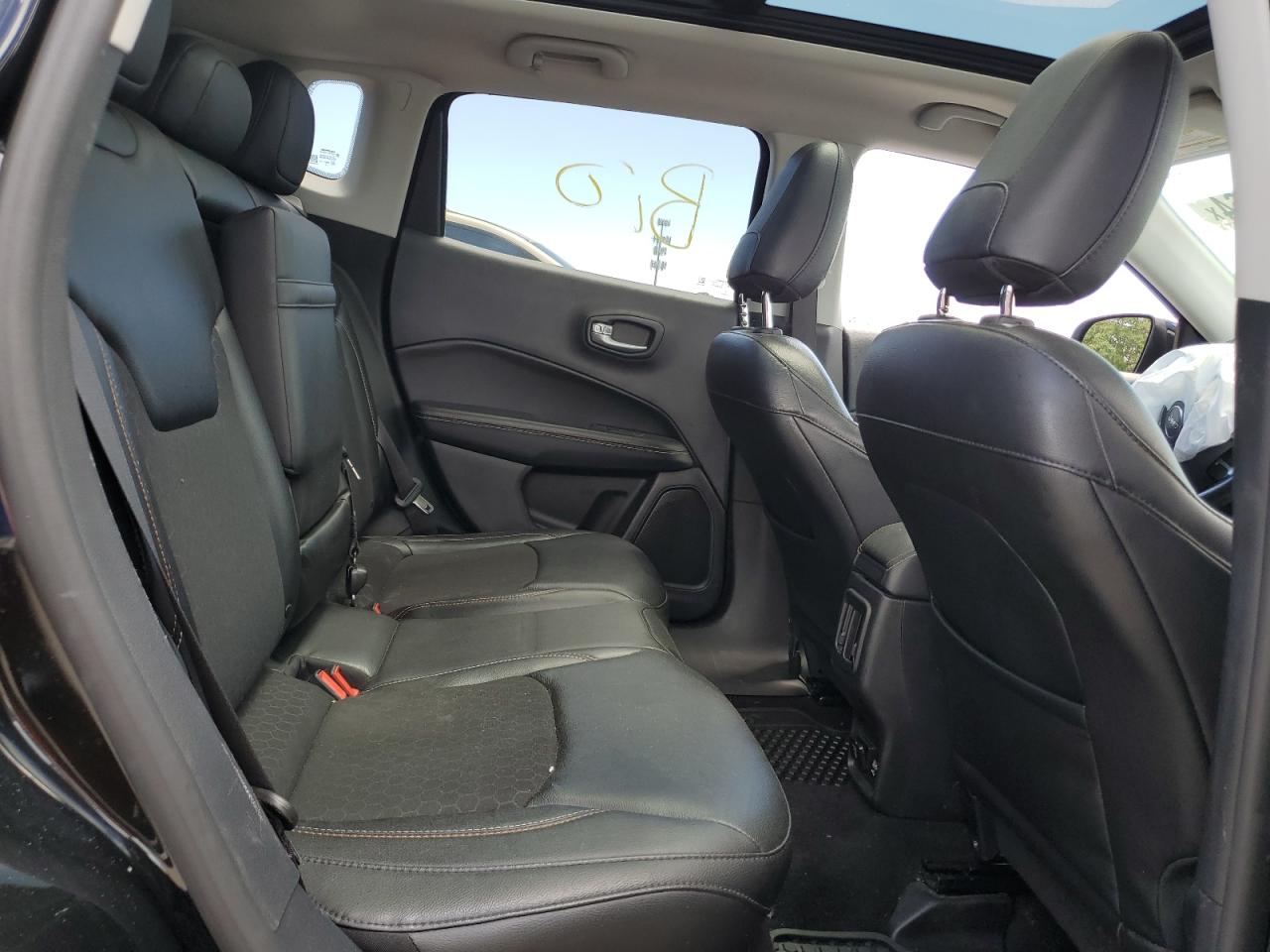 3C4NJDBB1JT458093 2018 Jeep Compass Latitude