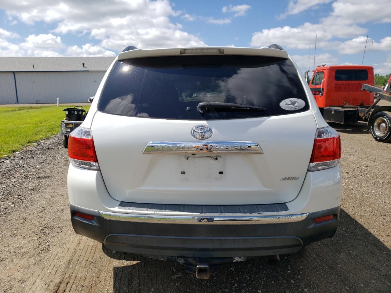 5TDDK3EH2BS068067 2011 Toyota Highlander Limited