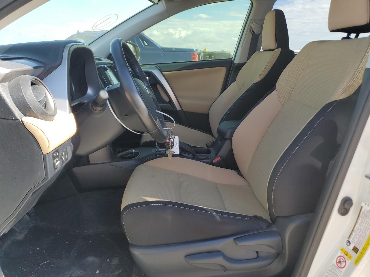 JTMWFREV6HJ120442 2017 Toyota Rav4 Xle