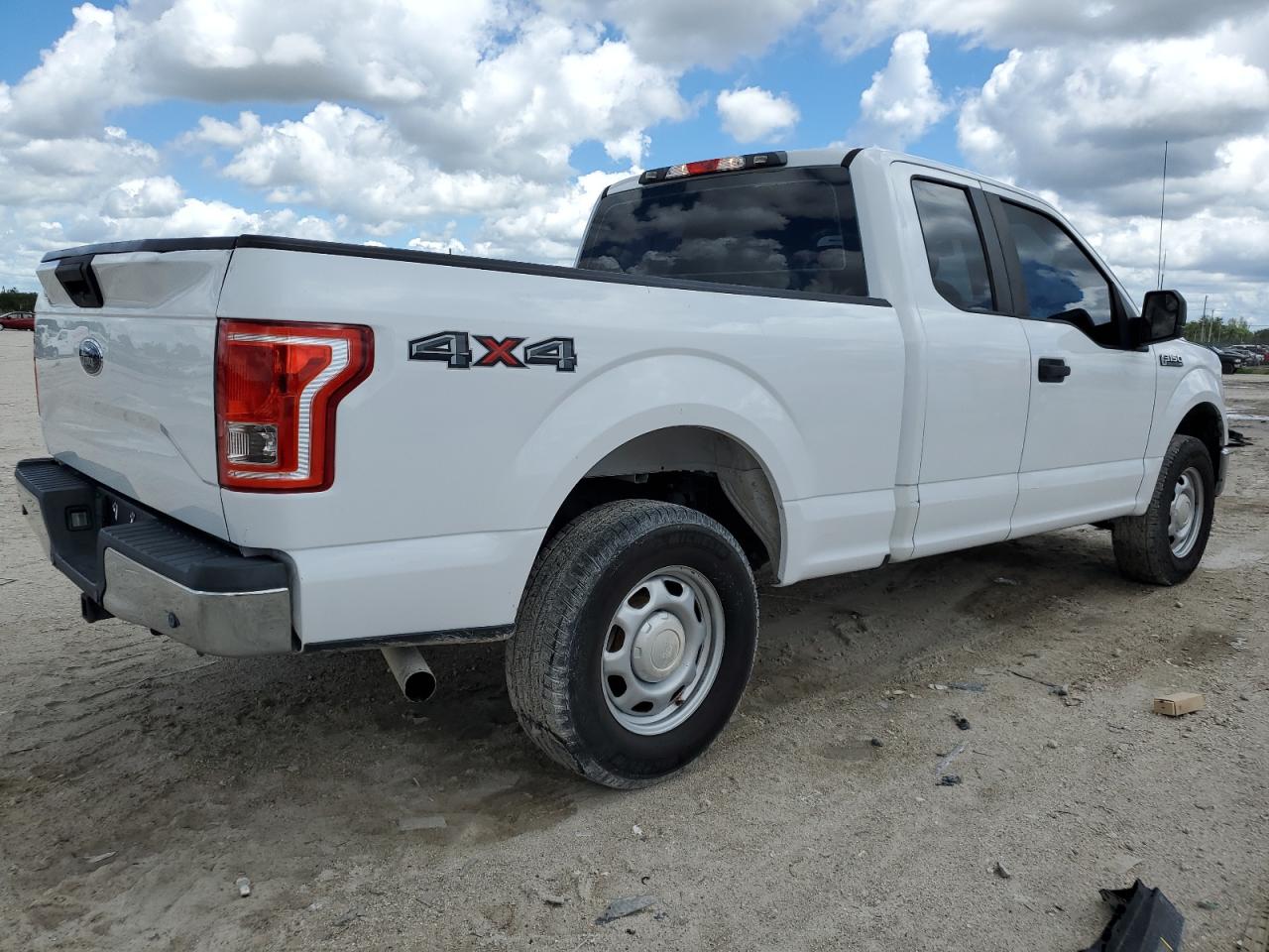 2017 Ford F150 Super Cab vin: 1FTFX1EF3HKD38601