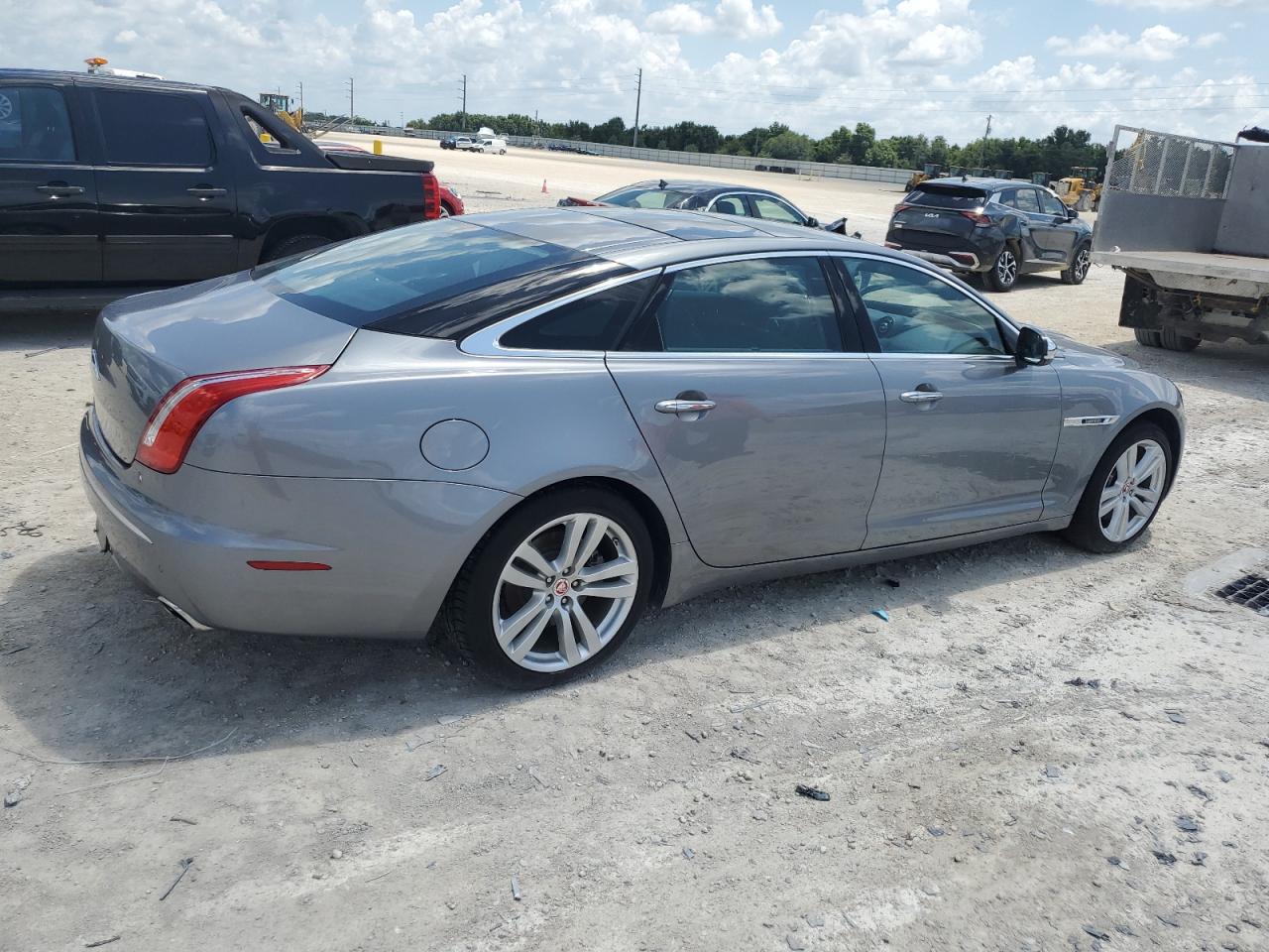 SAJWA2GB4CLV38361 2012 Jaguar Xjl