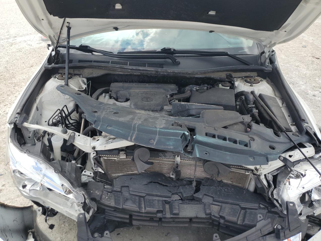 4T1BF1FKXFU890350 2015 Toyota Camry Le