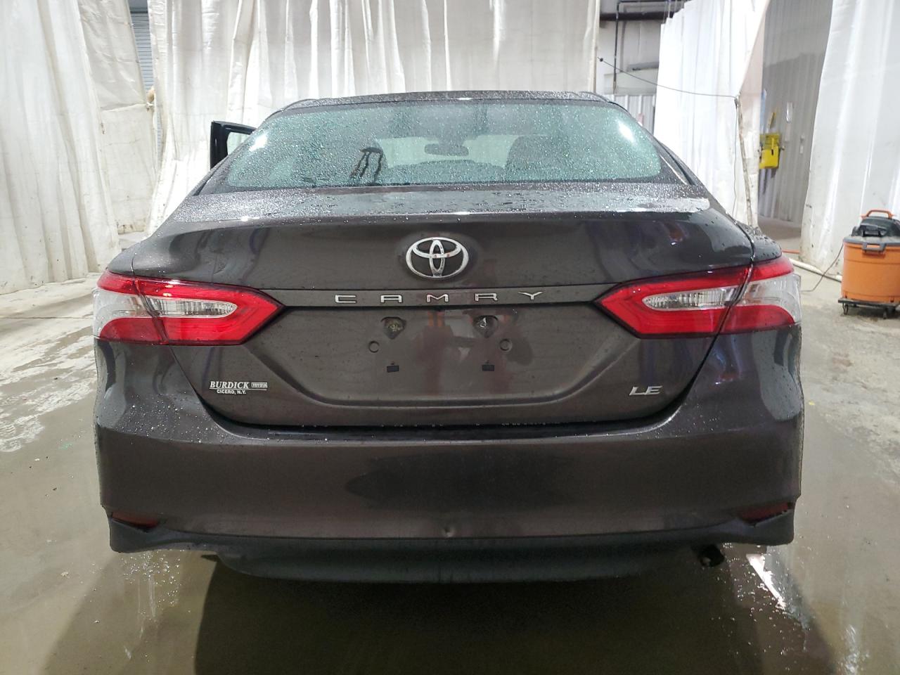 2018 Toyota Camry L vin: 4T1B11HK3JU673145