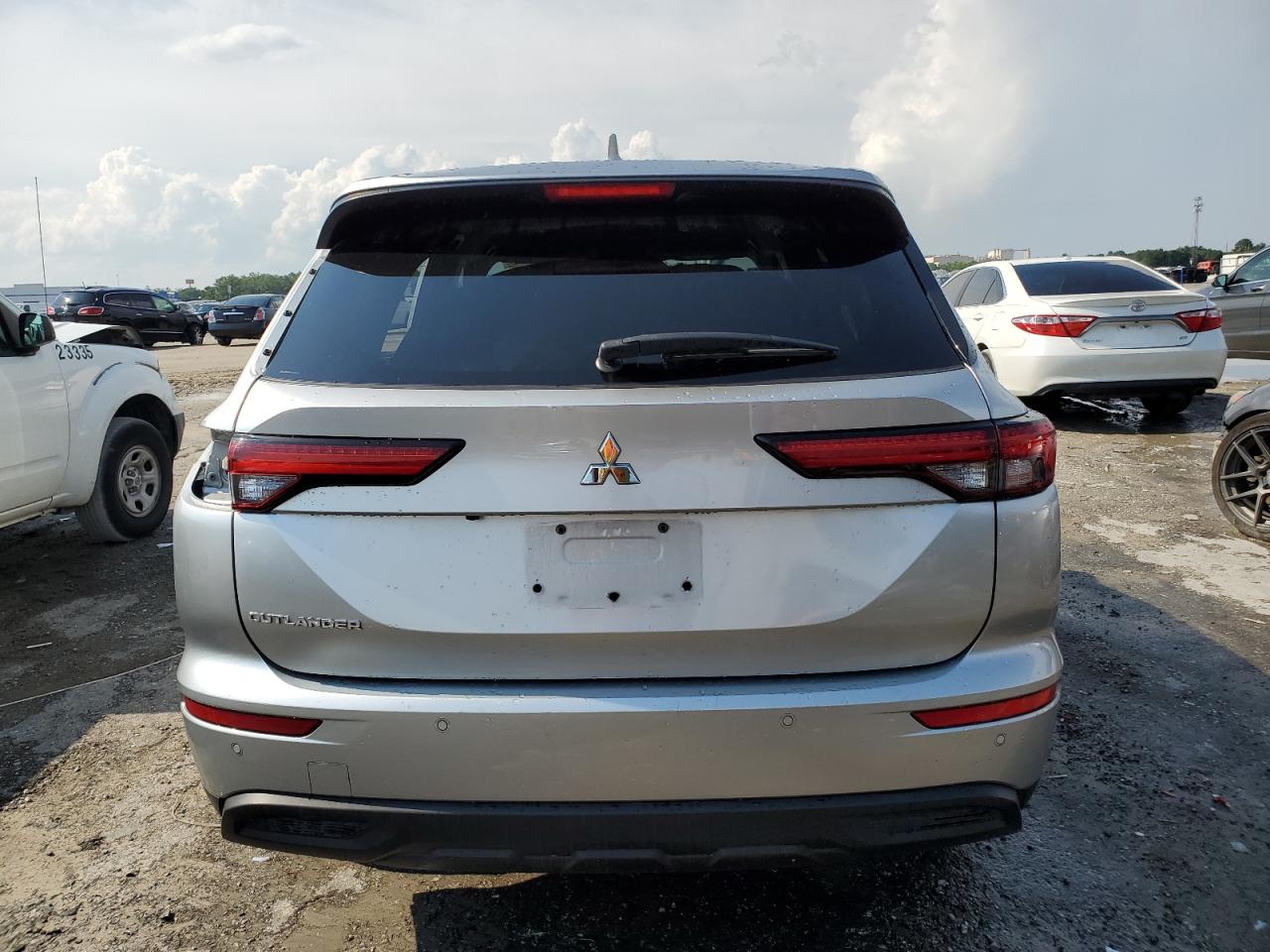 JA4J3TA8XNZ030024 2022 Mitsubishi Outlander Es