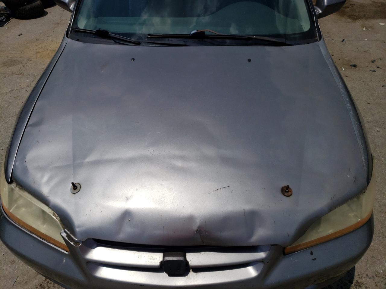 1HGCG1641YA062636 2000 Honda Accord Lx