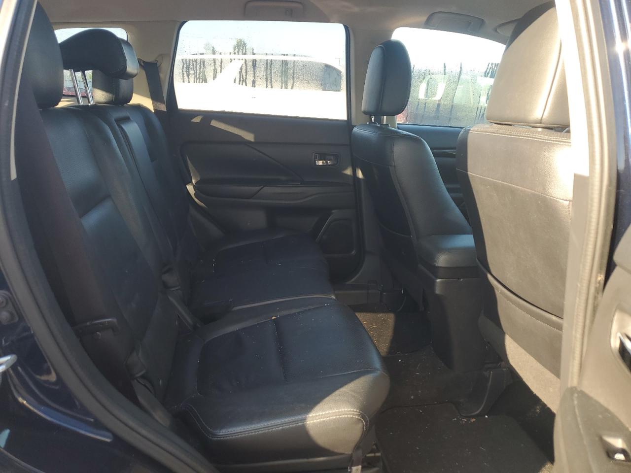 JA4AZ3A36HZ025426 2017 Mitsubishi Outlander Se