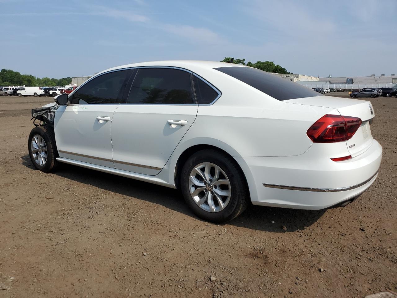 1VWAT7A39HC002379 2017 Volkswagen Passat S