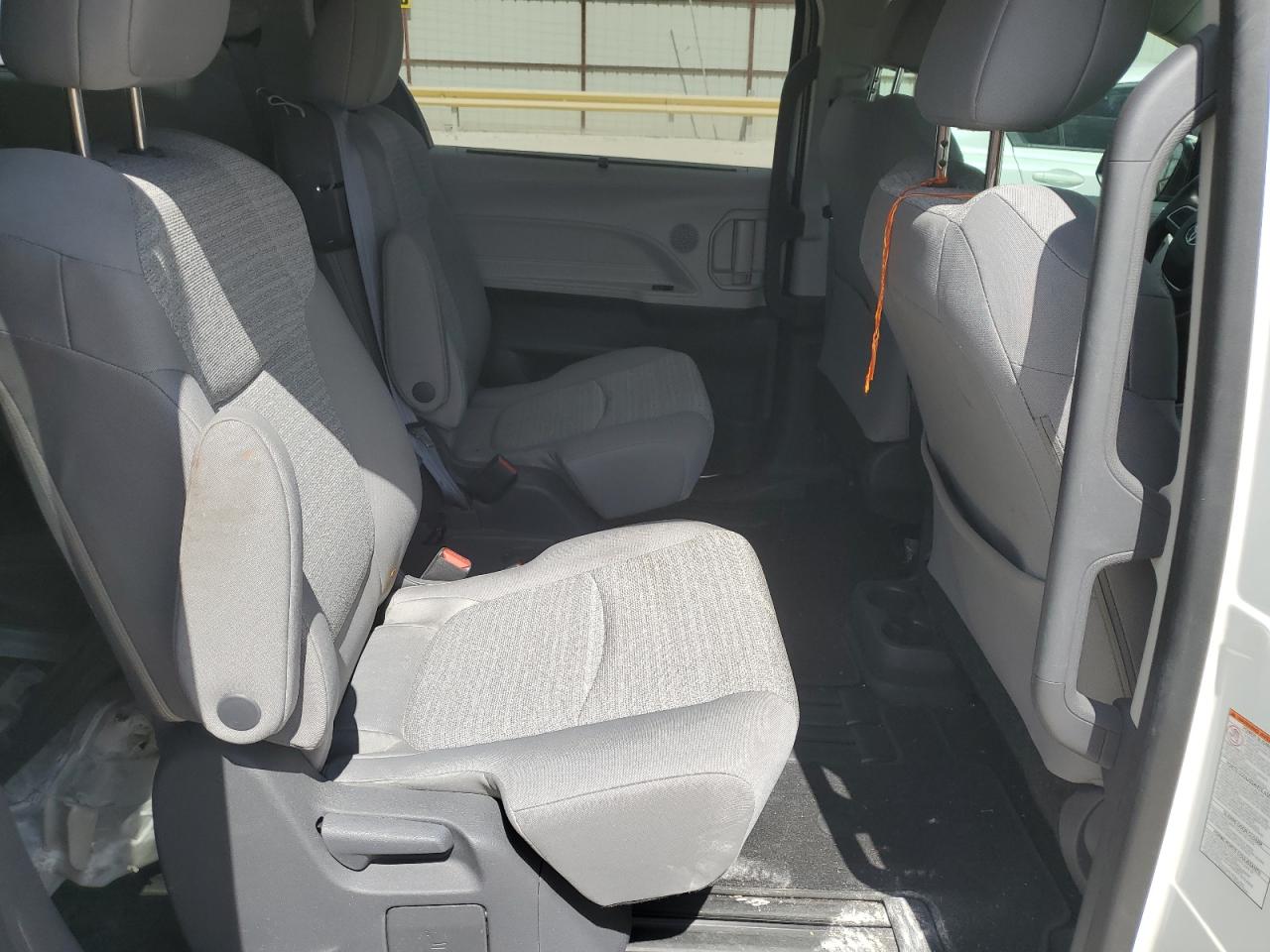 5TDKRKEC7MS027910 2021 Toyota Sienna Le