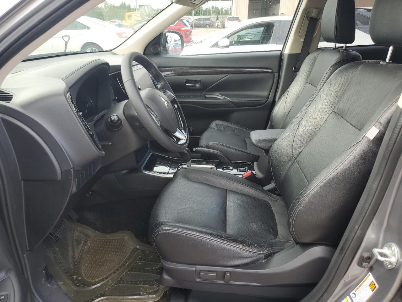 JA4AD3A35HZ048856 2017 Mitsubishi Outlander Se