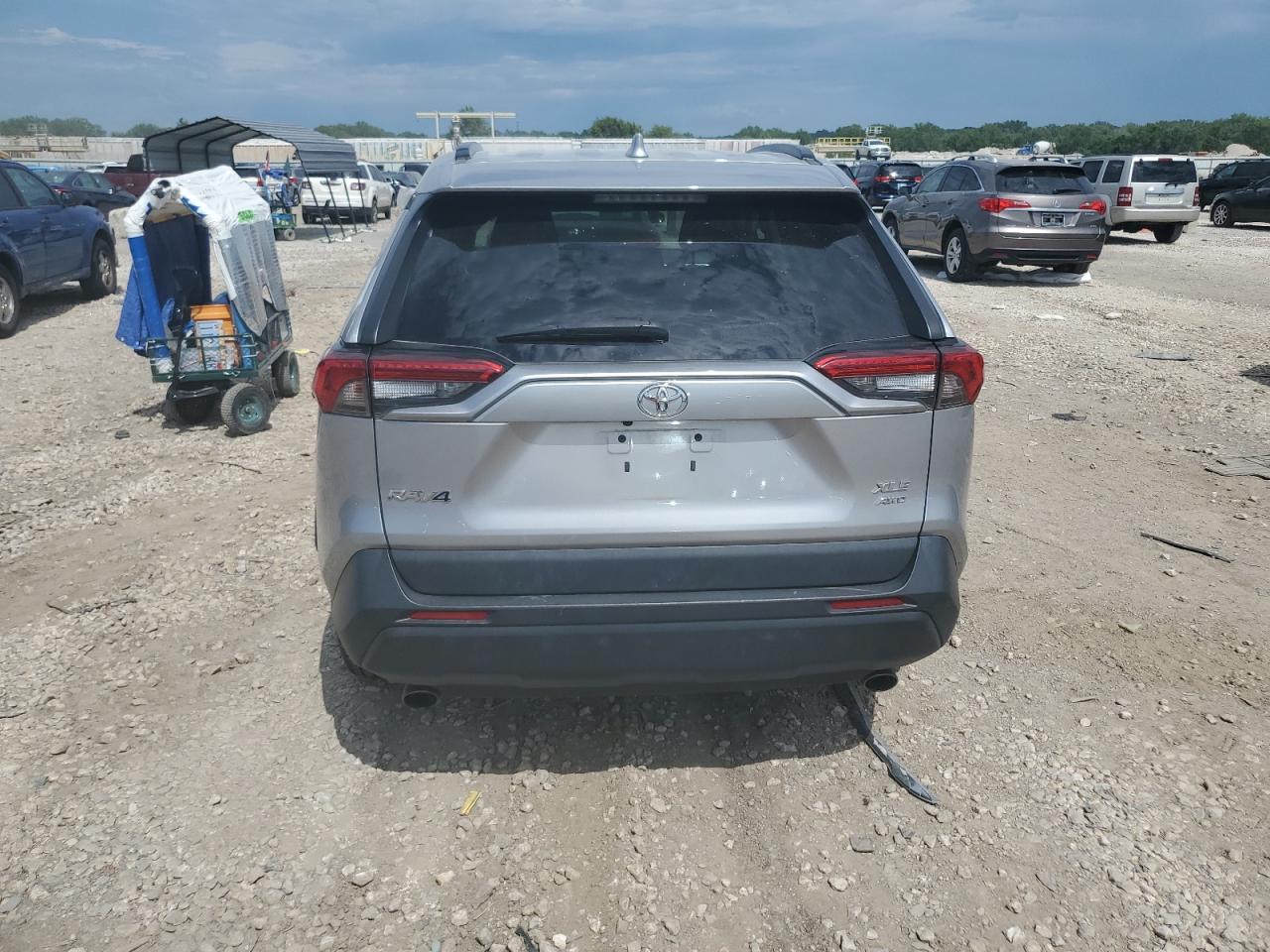 2T3P1RFV9MC178575 2021 Toyota Rav4 Xle