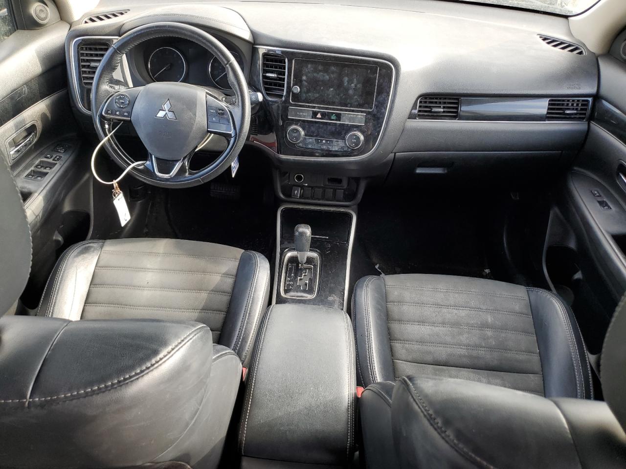 JA4AD3A38KZ043318 2019 Mitsubishi Outlander Se