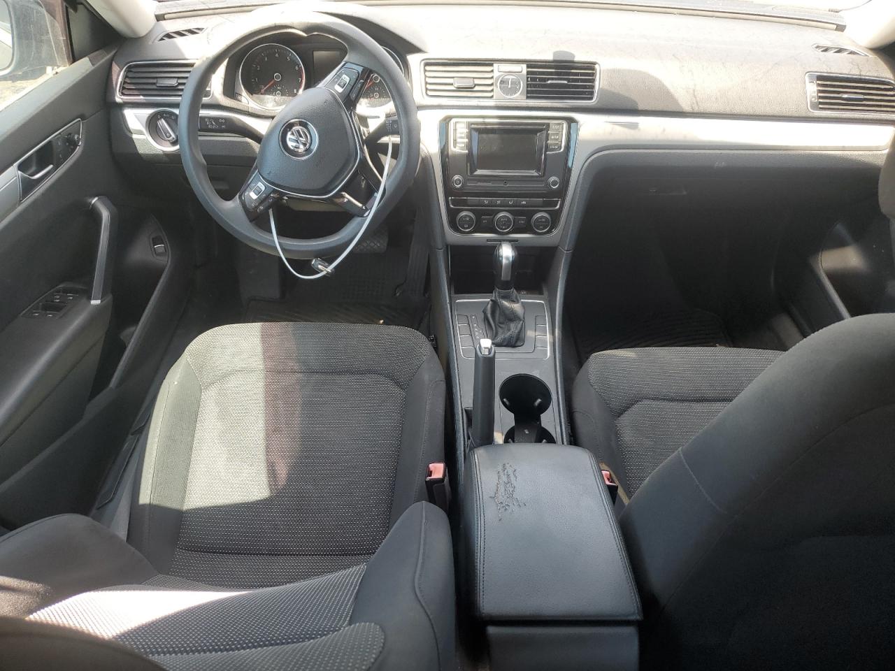 1VWAT7A38HC037673 2017 Volkswagen Passat S