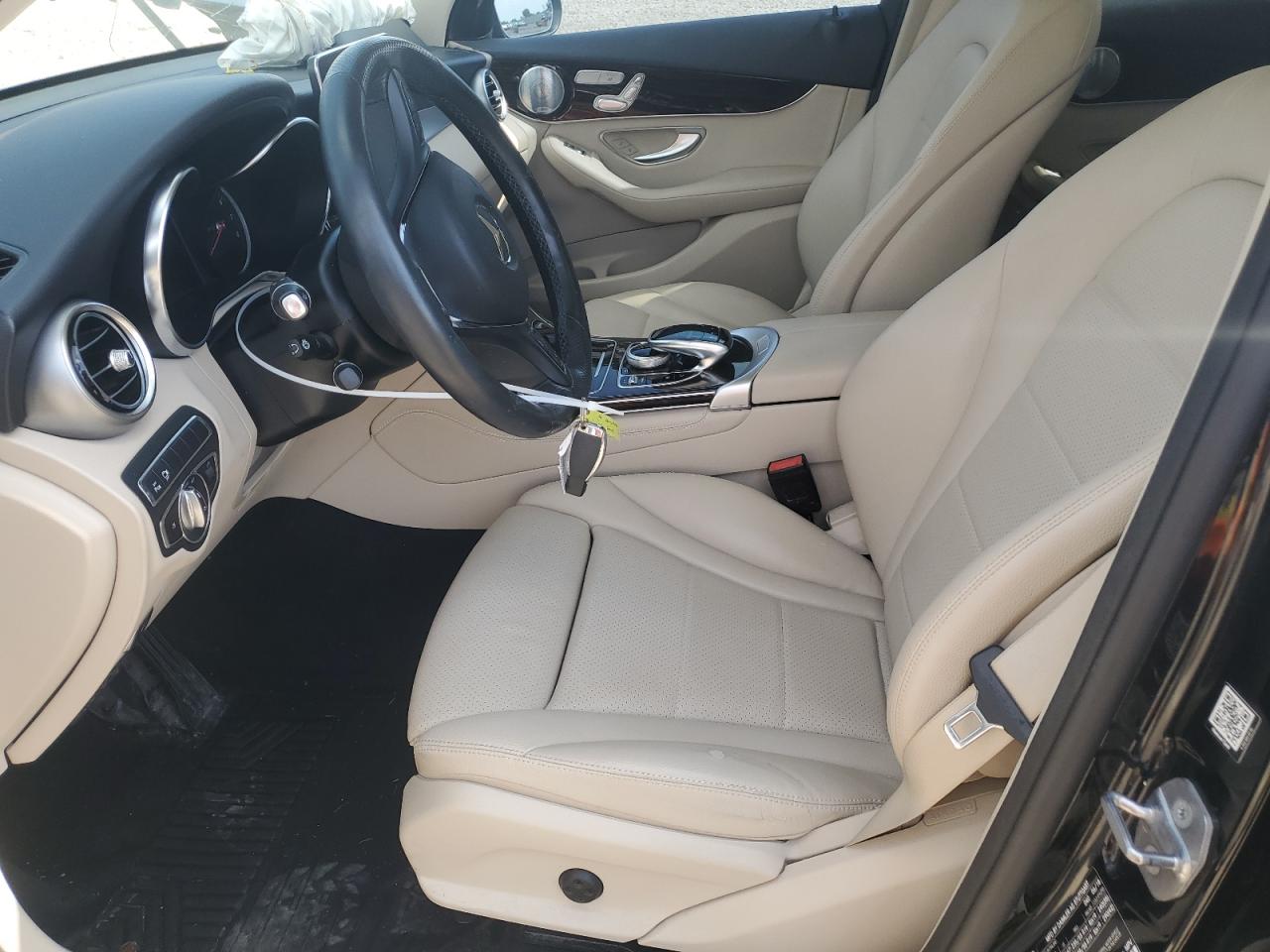 WDC0G4KB8KV120131 2019 Mercedes-Benz Glc 300 4Matic