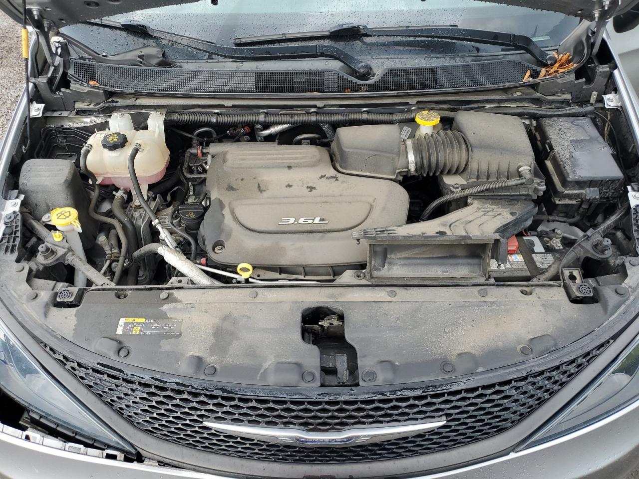 2C4RC1AGXJR104521 2018 Chrysler Pacifica L