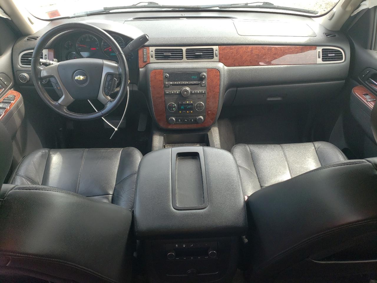 1GNSKJE73DR303698 2013 Chevrolet Suburban K1500 Lt