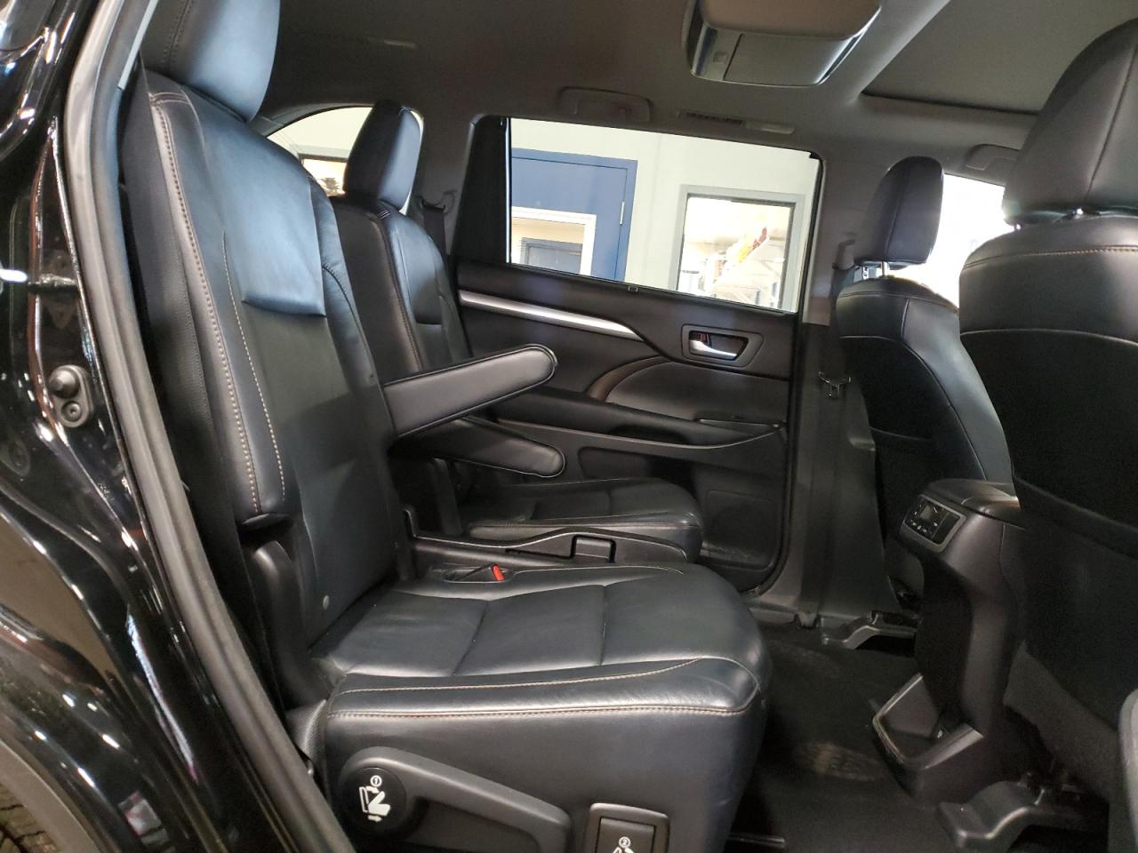 5TDJKRFH0ES039255 2014 Toyota Highlander Xle