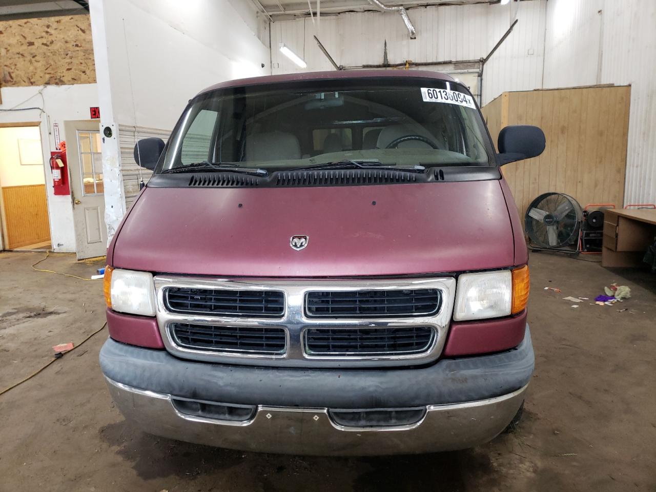 2B6HB11Y5YK140194 2000 Dodge Ram Van B1500