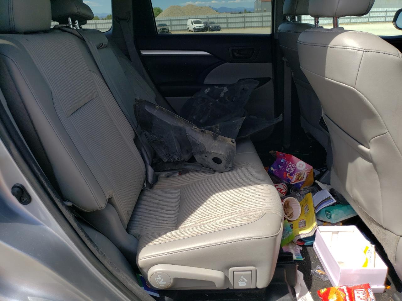 5TDBKRFH4GS314682 2016 Toyota Highlander Le