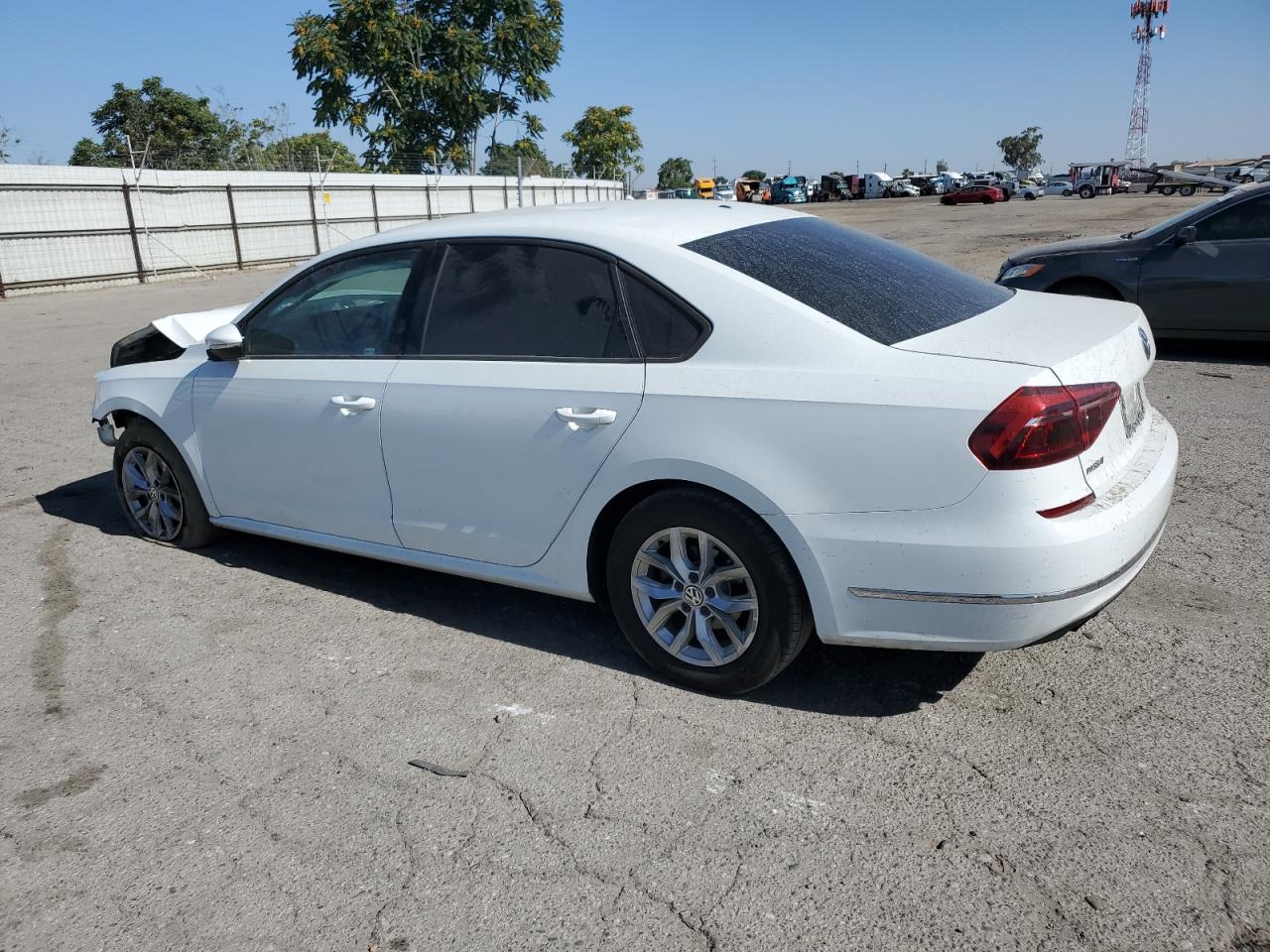 2018 Volkswagen Passat S vin: 1VWAA7A31JC004994