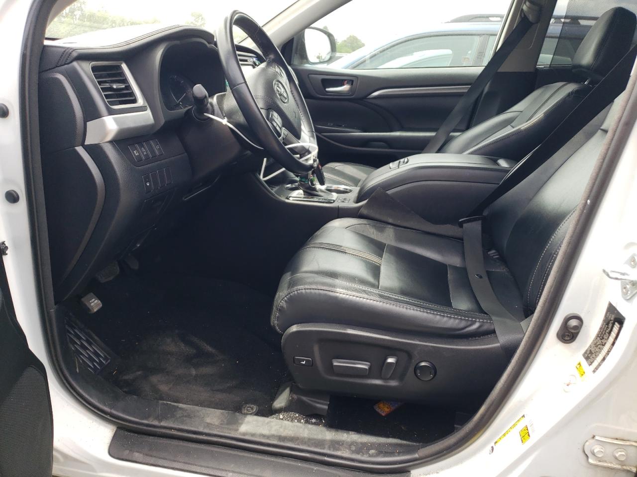 5TDJZRFH9JS546760 2018 Toyota Highlander Se