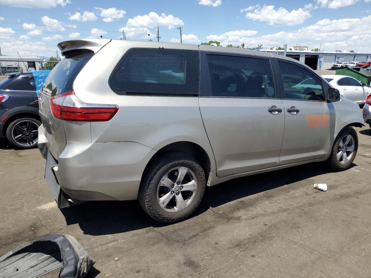 2016 Toyota Sienna vin: 5TDZK3DC2GS735108