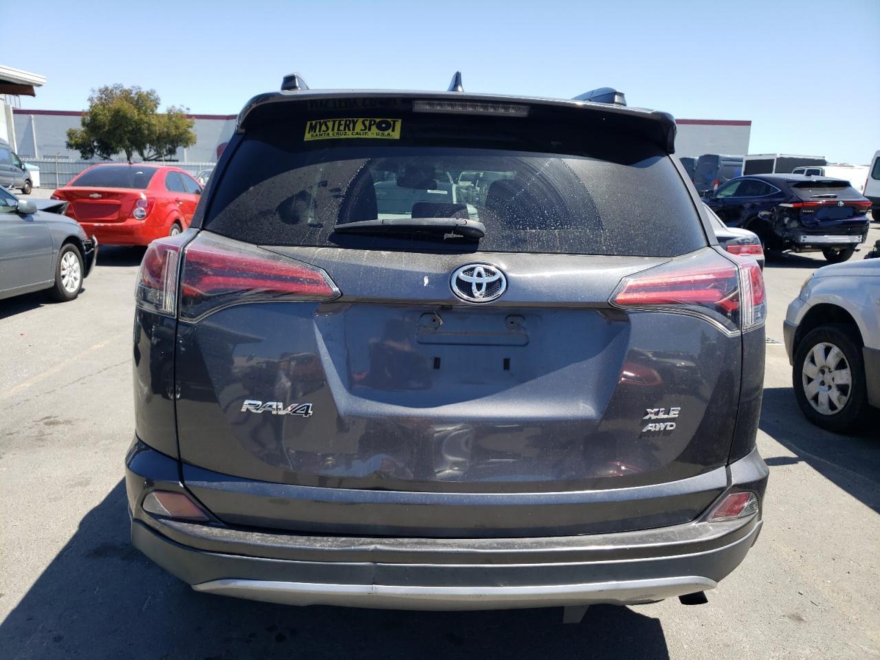 2T3RFREV0HW677202 2017 Toyota Rav4 Xle