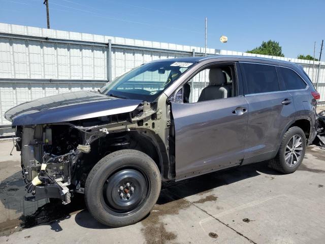 VIN 5TDJZRFH7KS950951 2019 Toyota Highlander, SE no.1