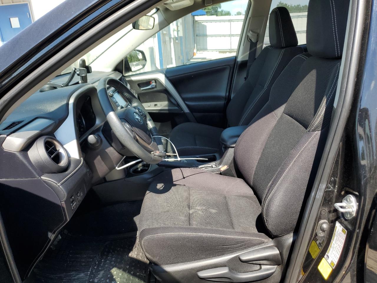 2T3WFREV8HW378351 2017 Toyota Rav4 Xle