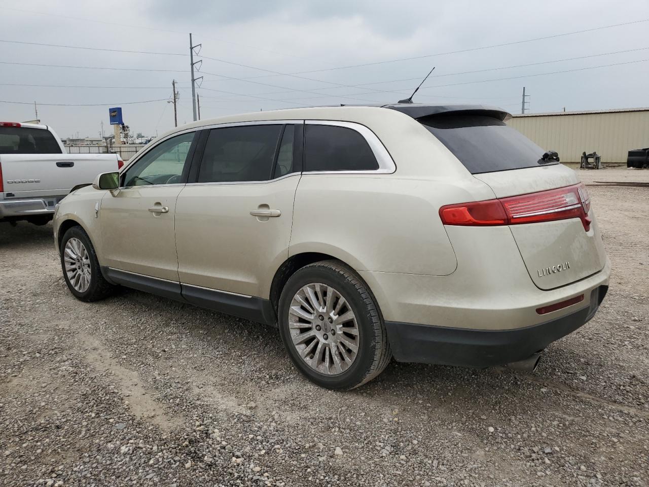 2LMHJ5FR0BBJ54048 2011 Lincoln Mkt