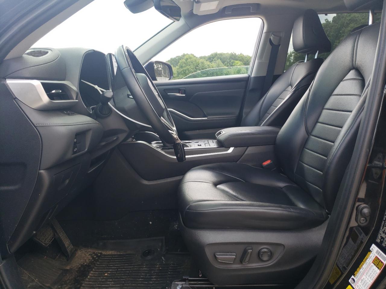 5TDGZRBH3MS123631 2021 Toyota Highlander Xle