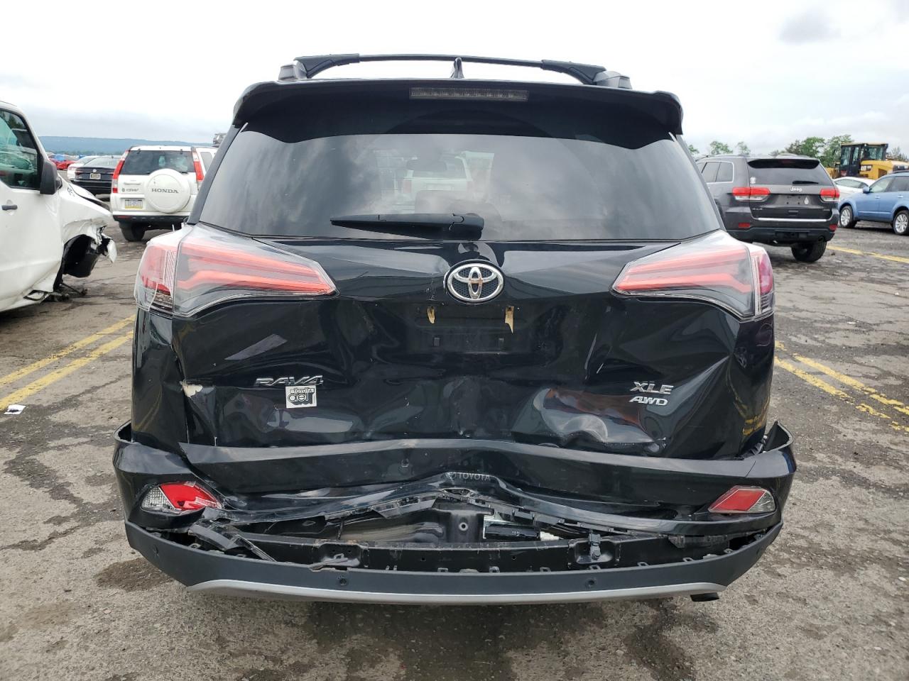 2T3RFREV6HW675793 2017 Toyota Rav4 Xle