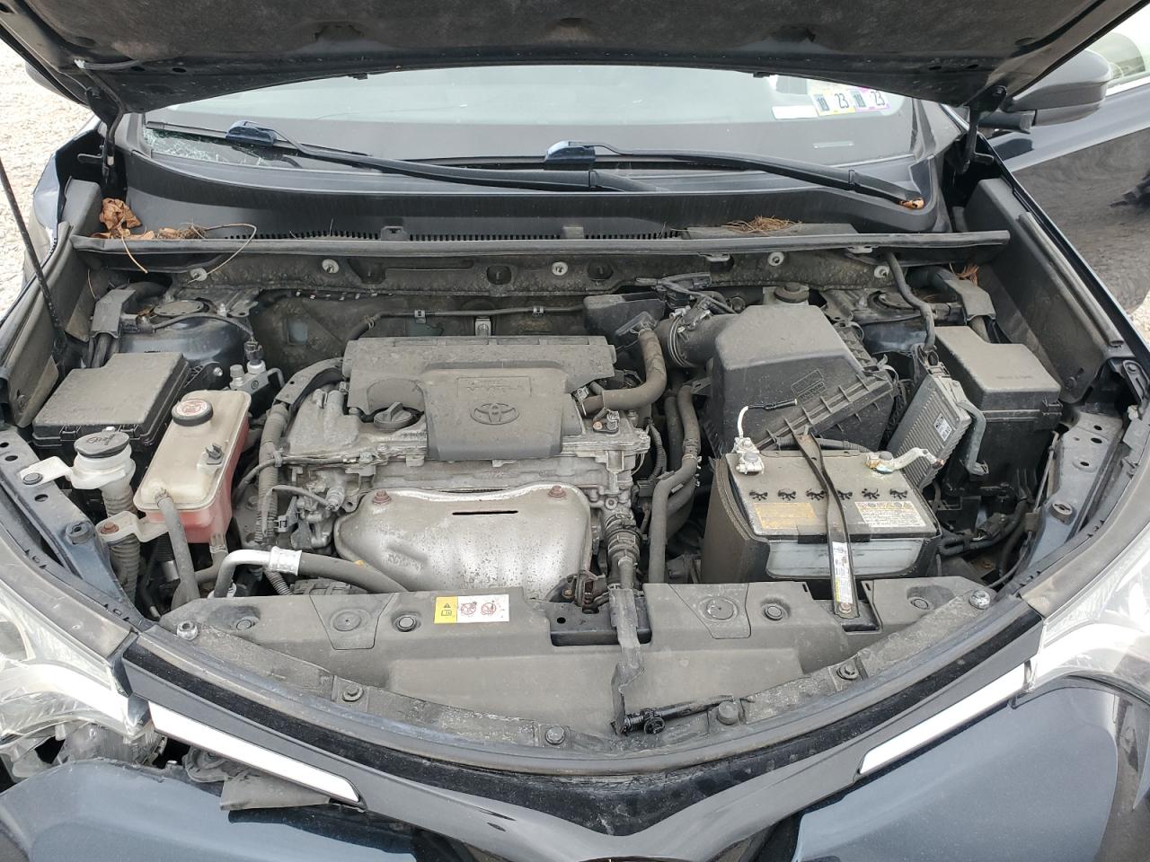 JTMBFREV2HJ702777 2017 Toyota Rav4 Le