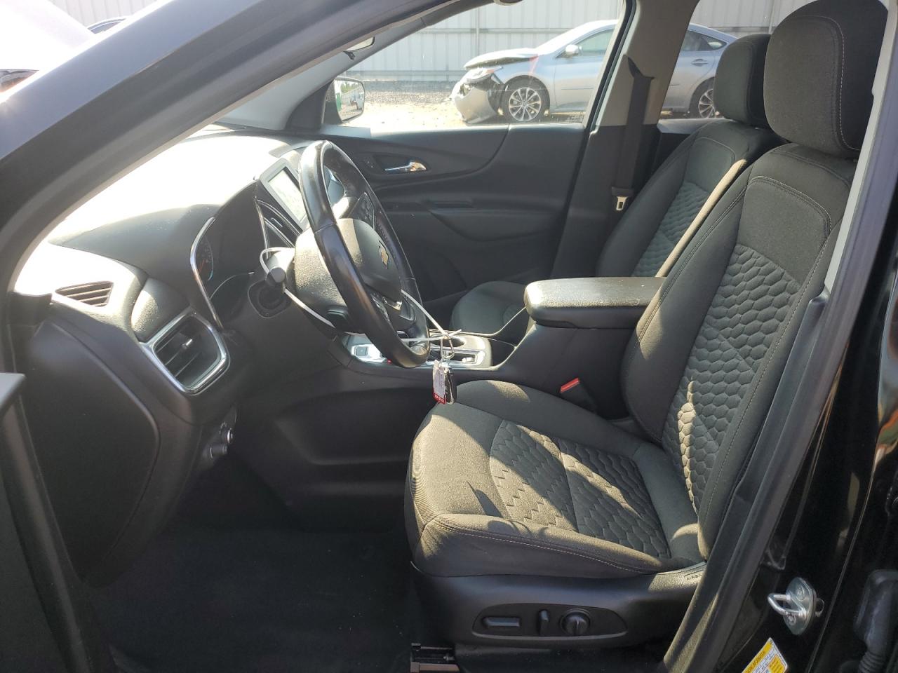 2GNAXTEV4K6135425 2019 Chevrolet Equinox Lt