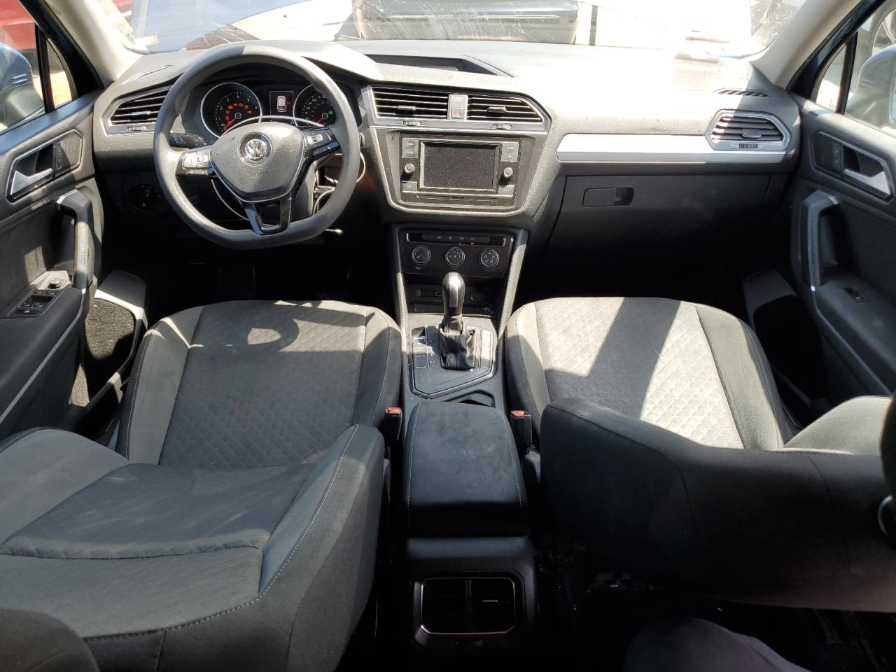 3VV1B7AX1JM080010 2018 Volkswagen Tiguan S