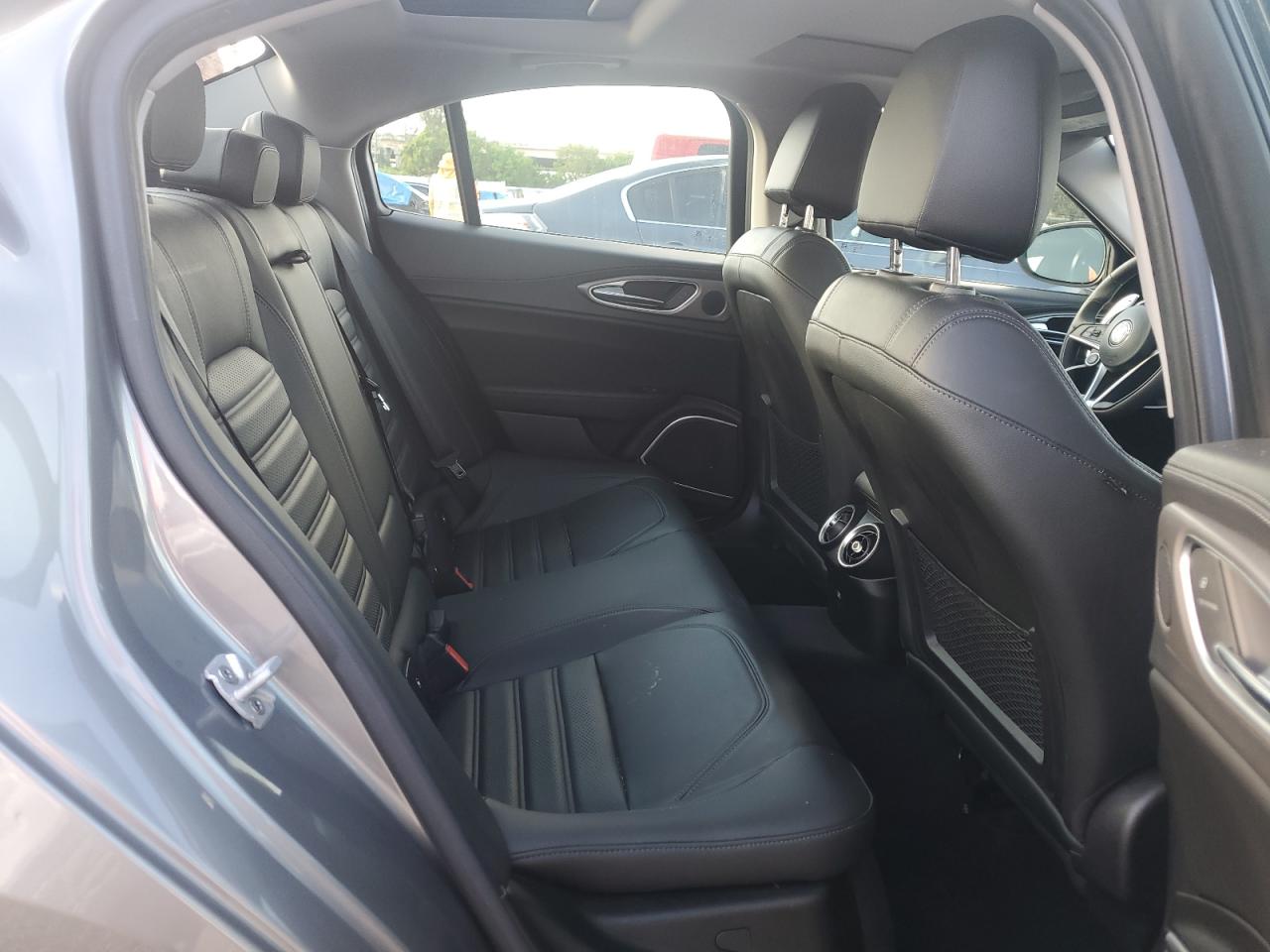 ZARFAECN8J7593598 2018 Alfa Romeo Giulia Ti