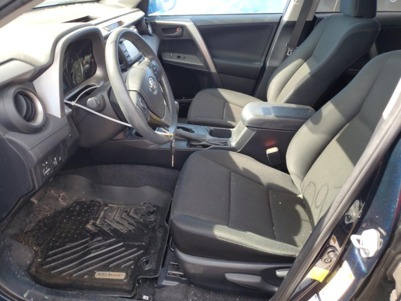 JTMBFREV5HJ709786 2017 Toyota Rav4 Le