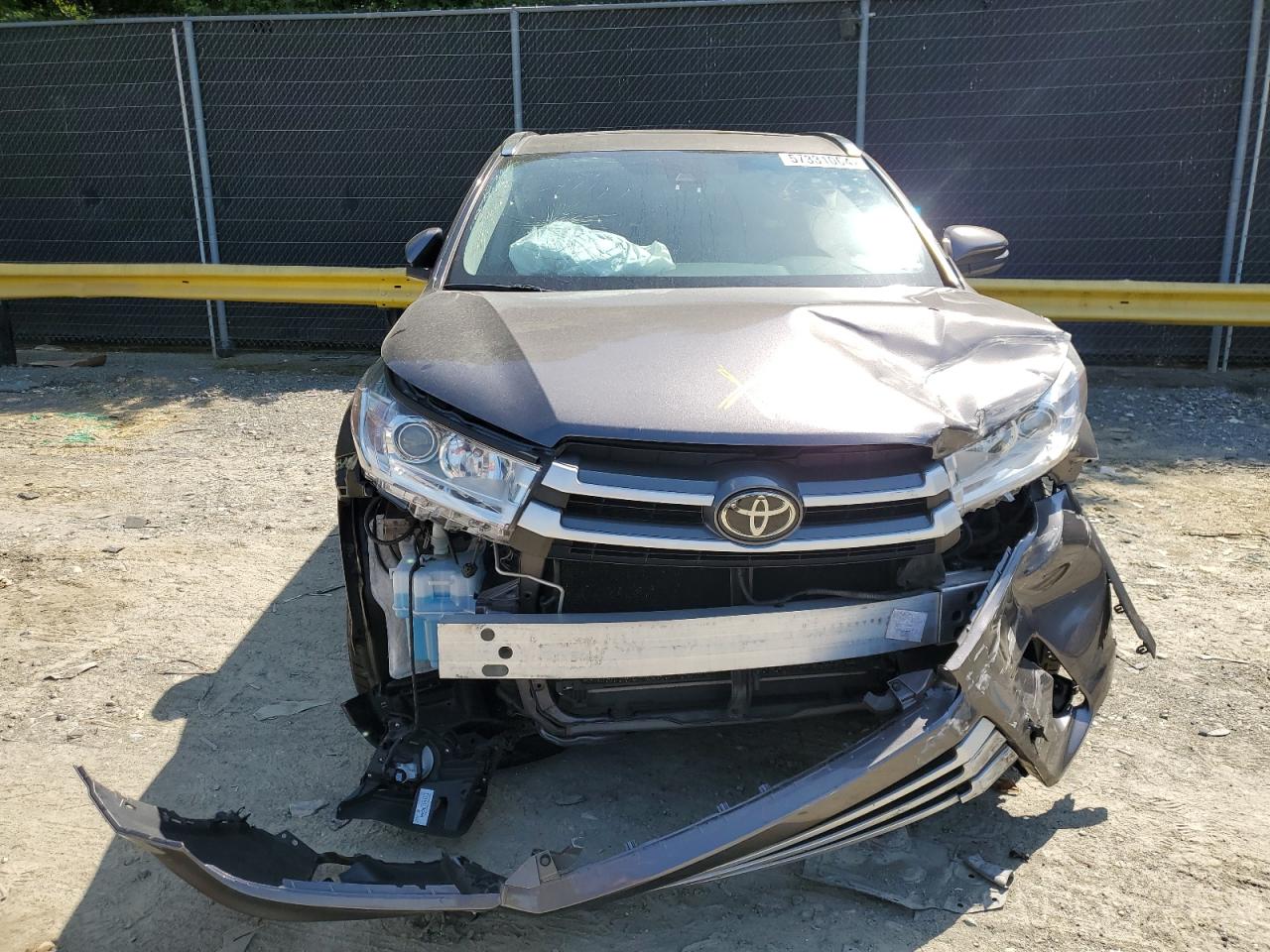 5TDJZRFH5HS424889 2017 Toyota Highlander Se