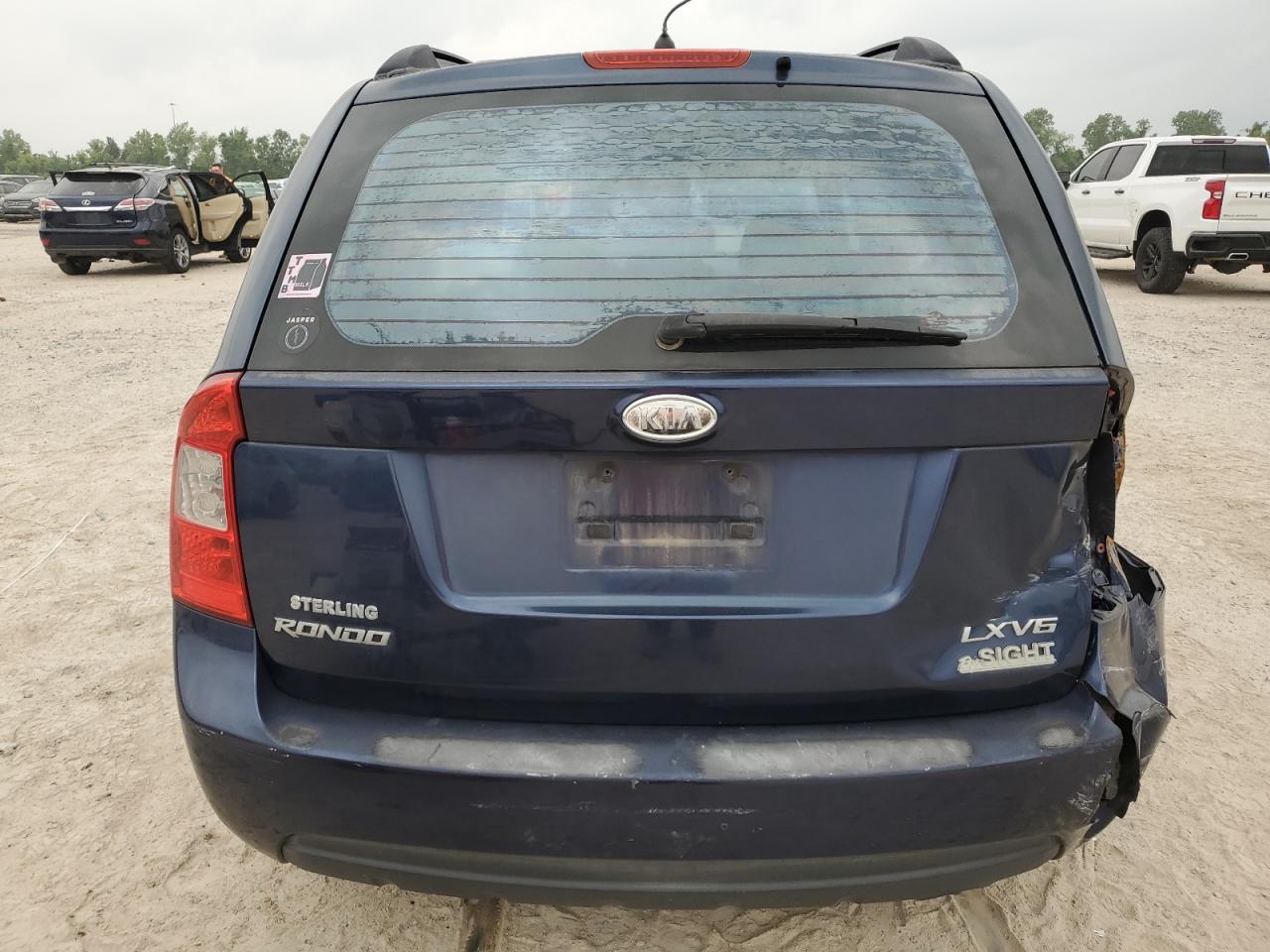 KNAFG526087129392 2008 Kia Rondo Lx